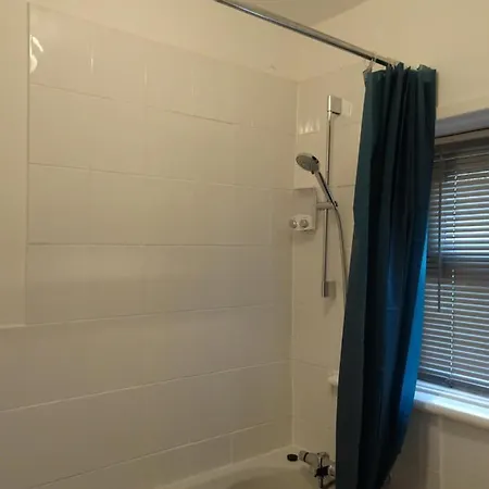 Centre 1 Bower Street2 Bed