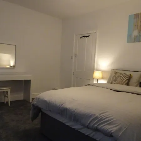 Centre 1 Bower Street2 Bed *